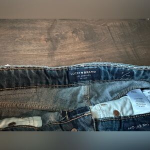 lucky brand jean shorts, size women 0/25, darker blue